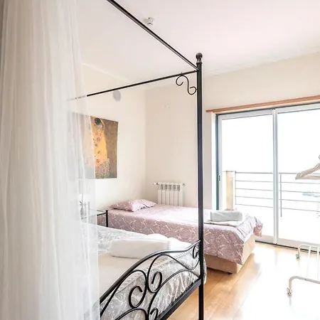 4 Bedrooms House With Sea View Enclosed Garden And Wifi At 1 Km Away From The Beach *