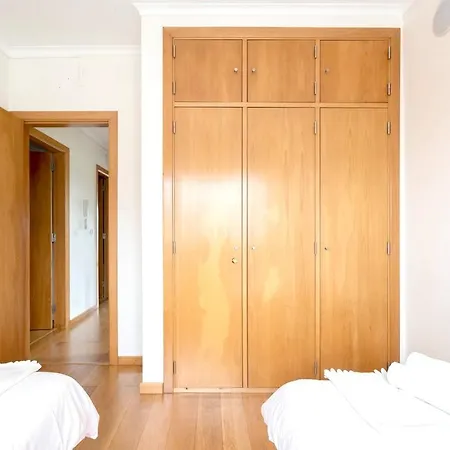 4 Bedrooms House With Sea View Enclosed Garden And Wifi At 1 Km Away From The Beach *