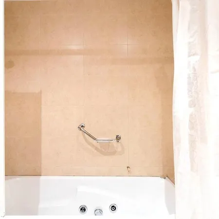 4 Bedrooms House With Sea View Enclosed Garden And Wifi At 1 Km Away From The Beach *